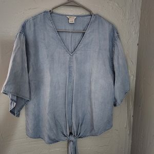 Cute top never worn